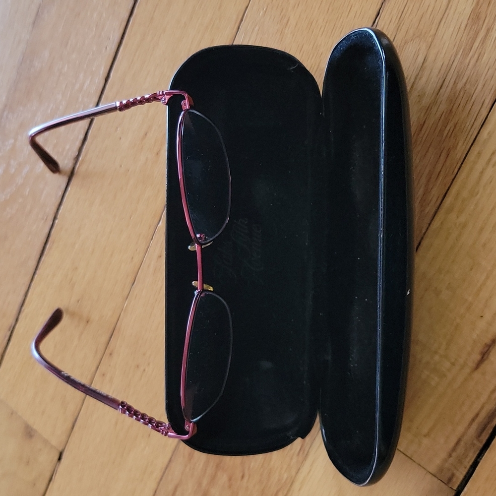 Saks 5th Avenue Glasses with case